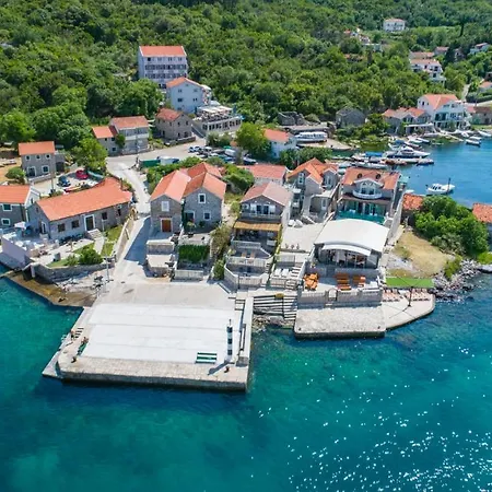 Family House Bjelila Villa Tivat Buitenkant foto